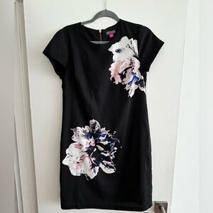 Vince Camuto Black and Floral Shift Dress Size 2